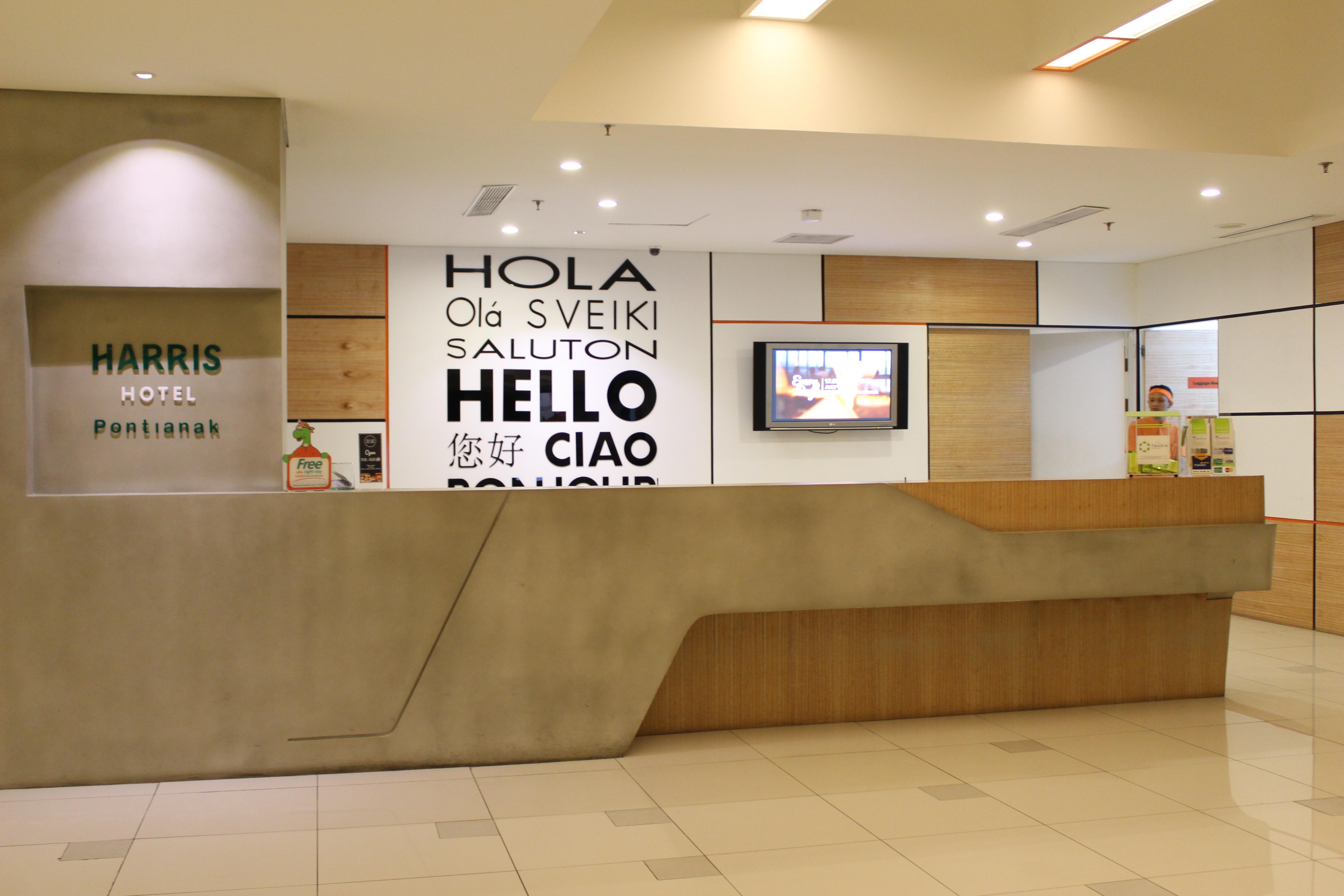 Harris Hotel Pontianak Exterior photo