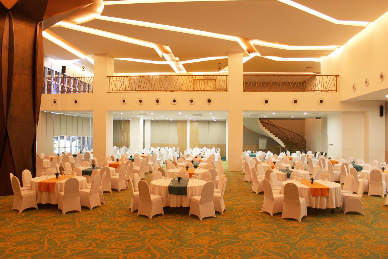 Harris Hotel Pontianak Exterior photo