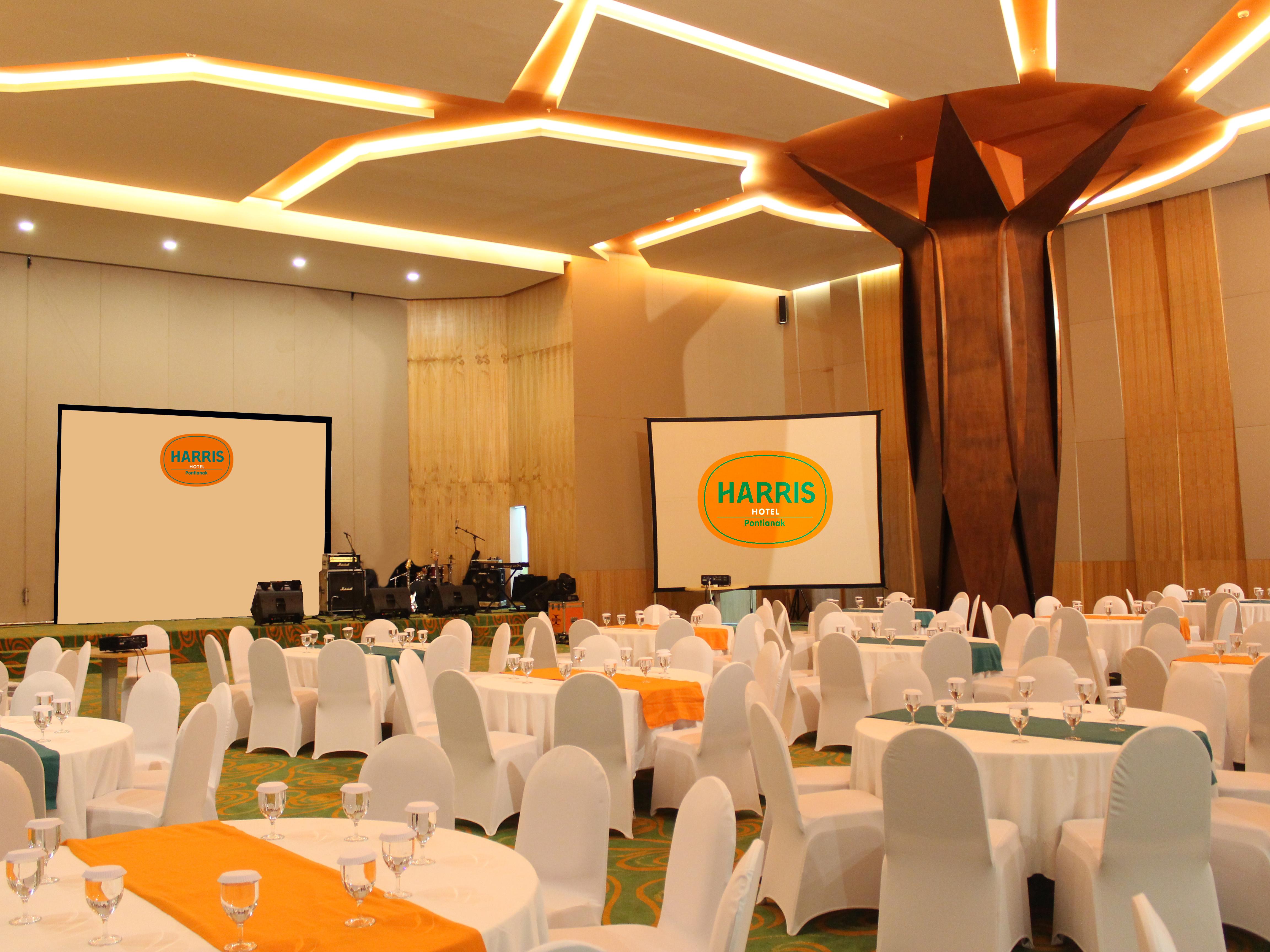 Harris Hotel Pontianak Exterior photo