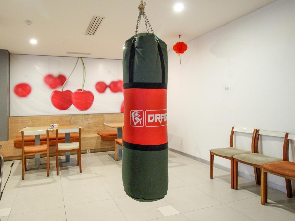 Harris Hotel Pontianak Exterior photo